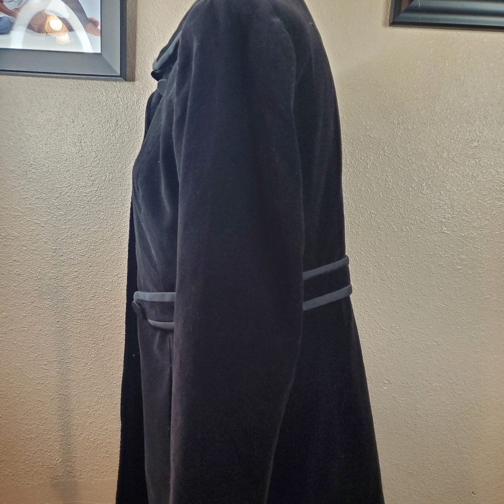 Beautiful Velvet Jacket - Picture 5 of 7